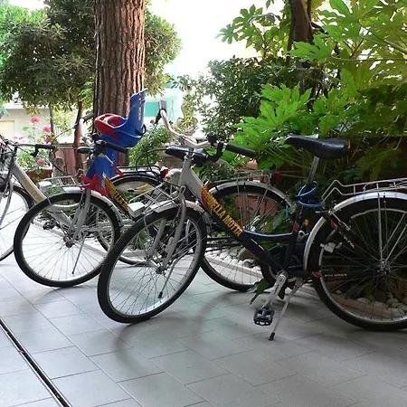 Della Motta 3* ベラーリア・イジェア・マリーナ