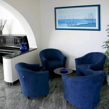 Della Motta 3* ベラーリア・イジェア・マリーナ